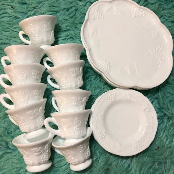 Other - Vintage milk glass set grapevine design